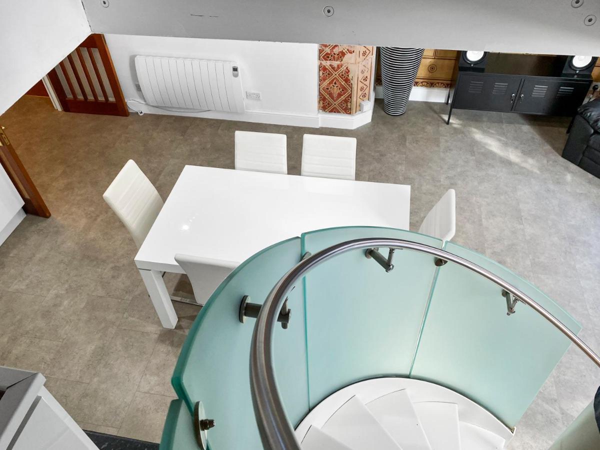 Rare 1-Bed Church Converted Apartment In London Exterior photo