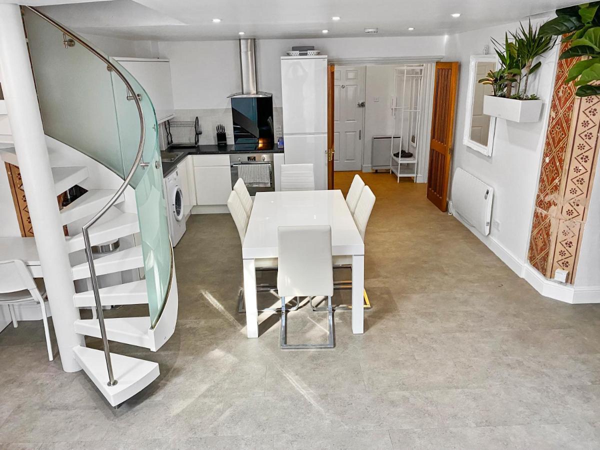 Rare 1-Bed Church Converted Apartment In London Exterior photo