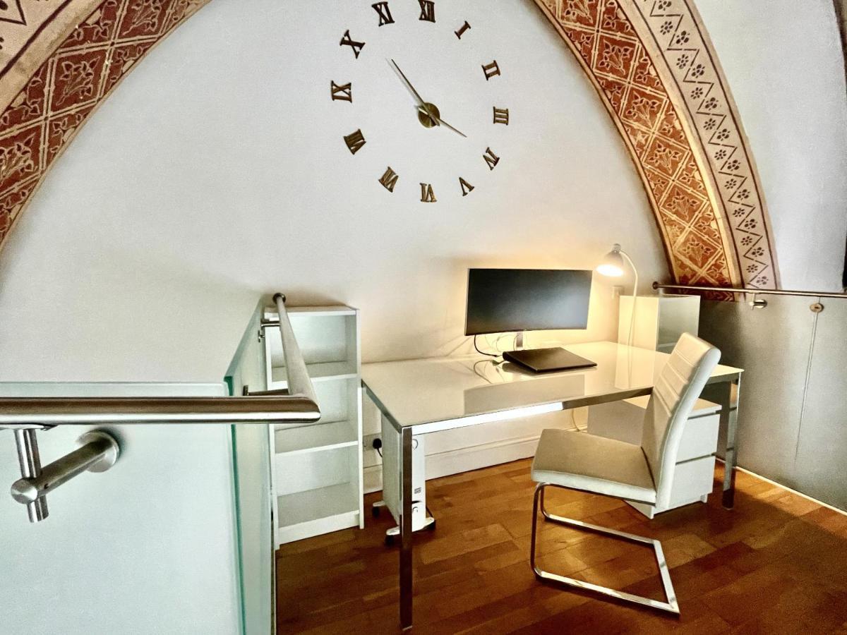 Rare 1-Bed Church Converted Apartment In London Exterior photo